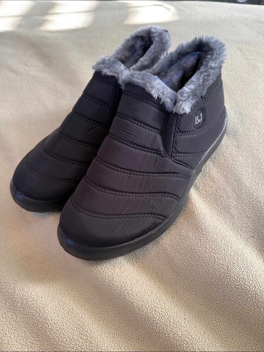 Source Unknown Black Quilted Faux-Fur Lined Slip-On Shoes